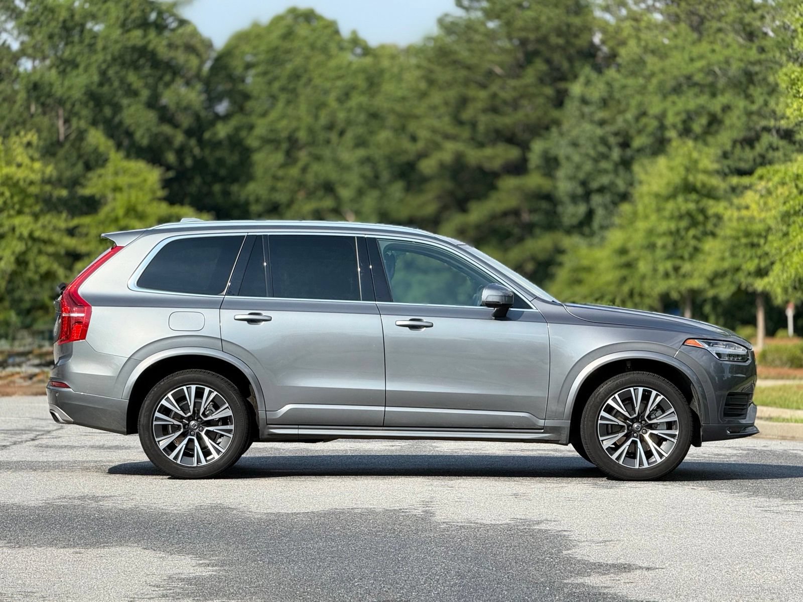Used 2020 Volvo XC90 T5 Momentum w/ Protection Package FWD image 12