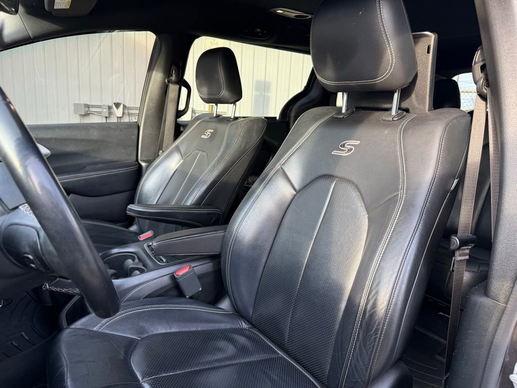 Used 2018 Chrysler Pacifica Touring-L Plus image 8