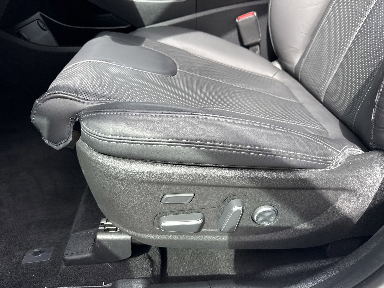 Used 2023 Hyundai Santa Fe Calligraphy image 12