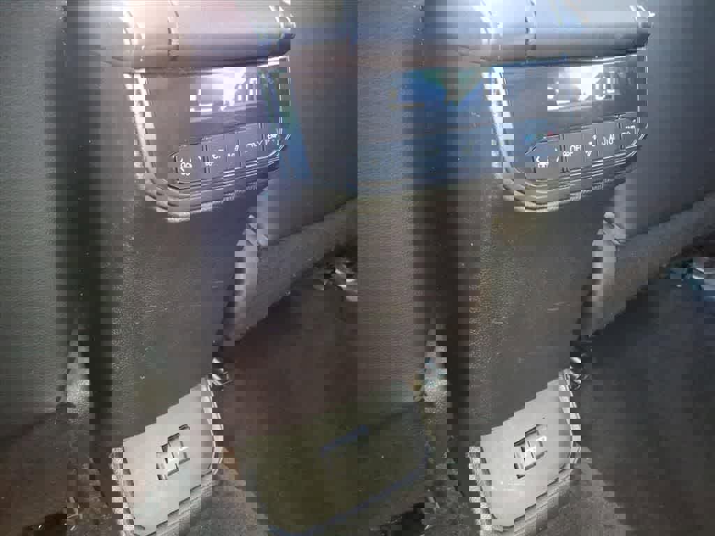 Used 2023 Toyota Highlander XLE image 12