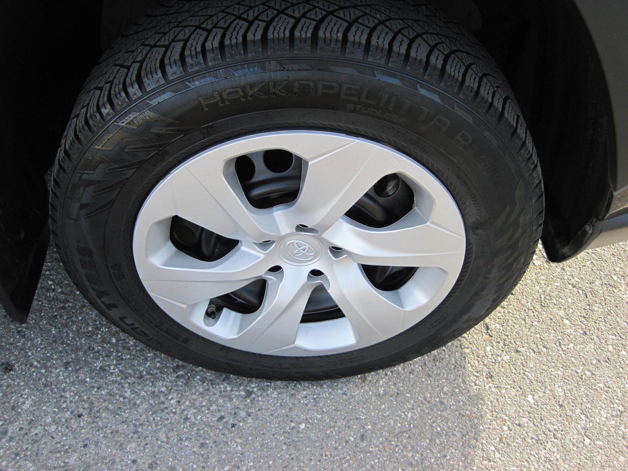 Used 2024 Toyota RAV4 LE image 4