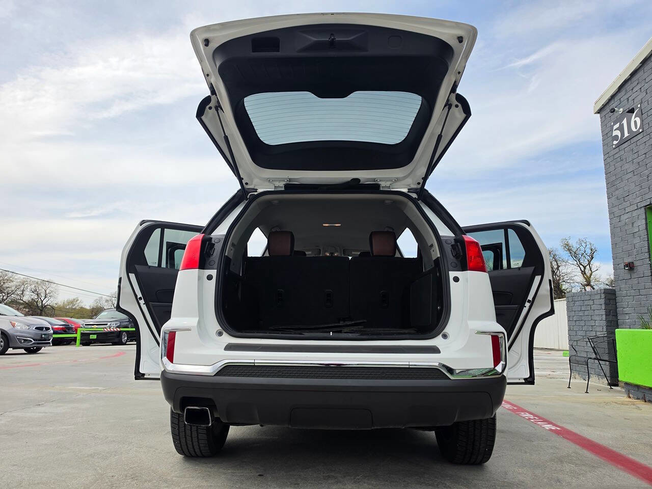 Used 2017 GMC Terrain SLT image 30