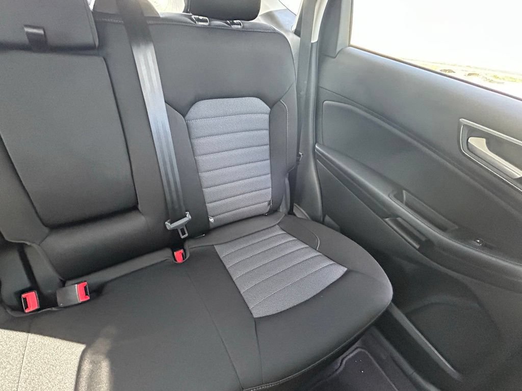 Used 2024 Ford Edge SE w/ Black Appearance Package AWD/4WD image 14