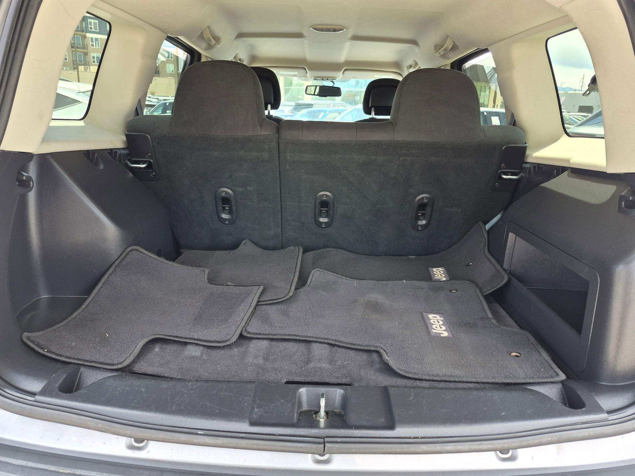Used 2017 Jeep Patriot Latitude AWD/4WD image 28