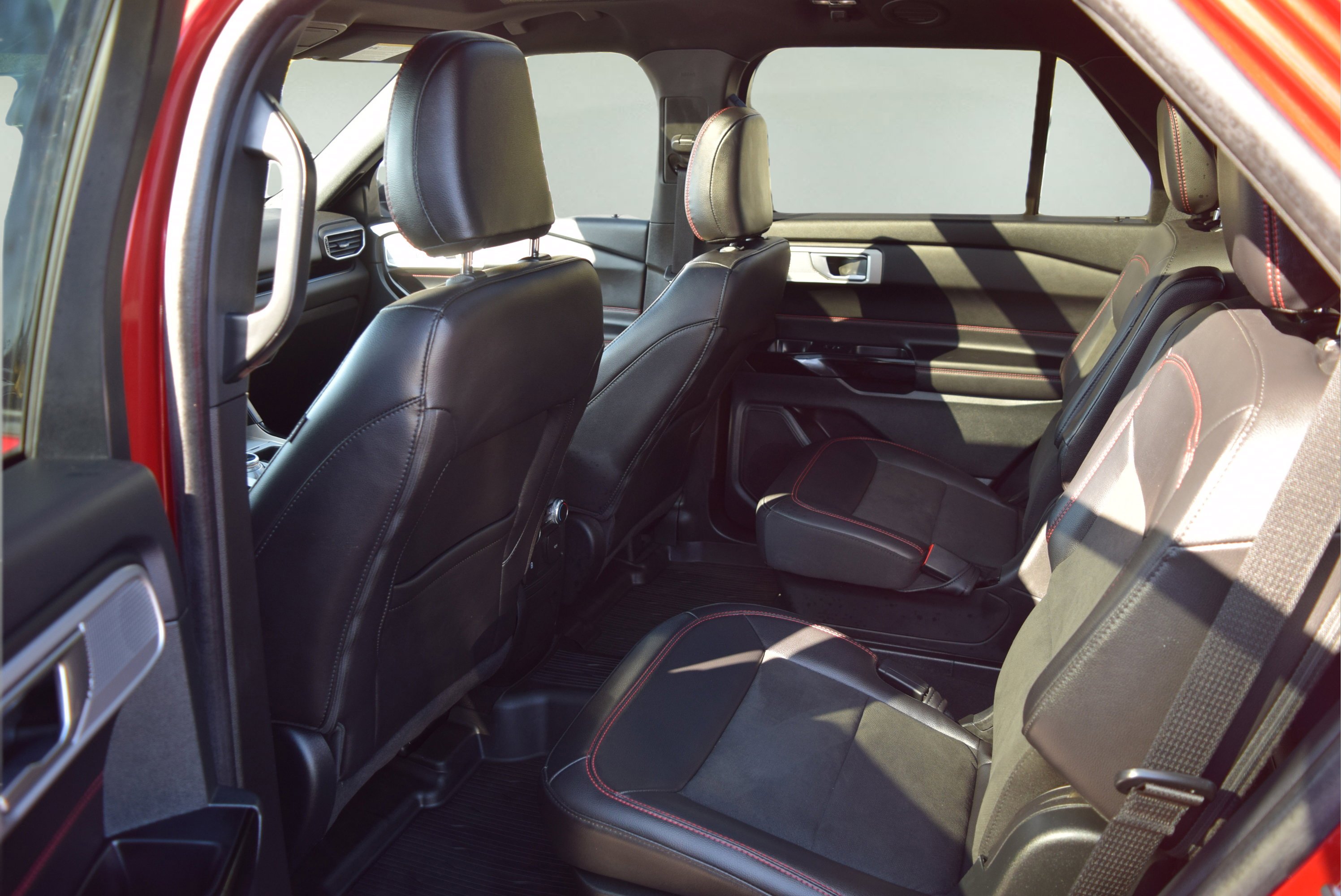 Used 2023 Ford Explorer ST-Line w/ Class IV Trailer Tow Package image 8