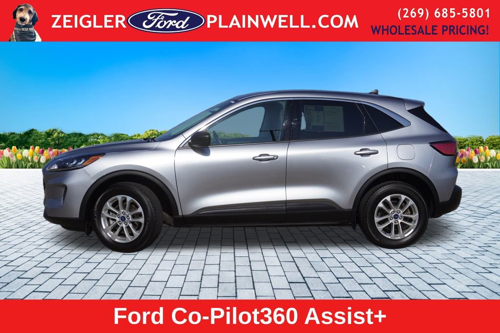 Used 2022 Ford Escape SE w/ Cold Weather Package image 2