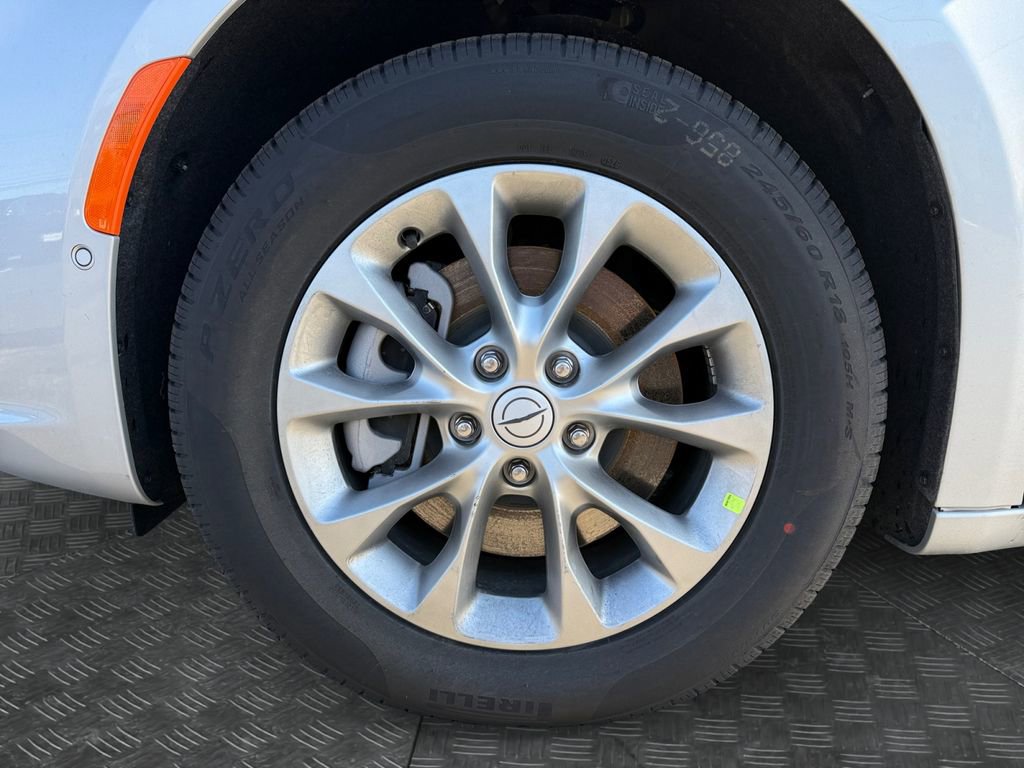 New 2026 Chrysler Pacifica Select AWD/4WD image 20