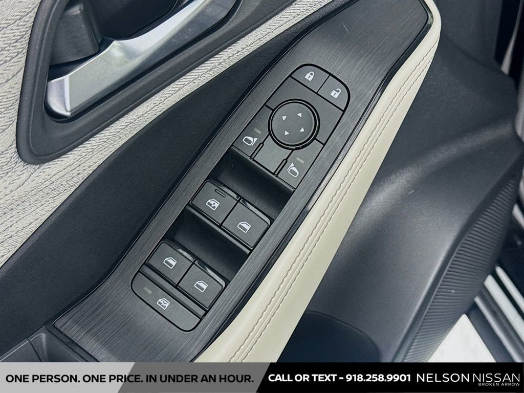 Used 2023 Nissan Rogue SV AWD/4WD image 17