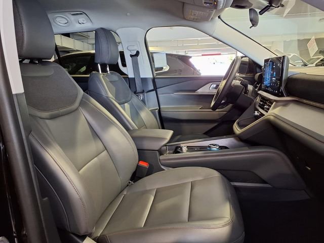 Used 2026 Ford Explorer Active w/ Active Comfort Package RWD image 28
