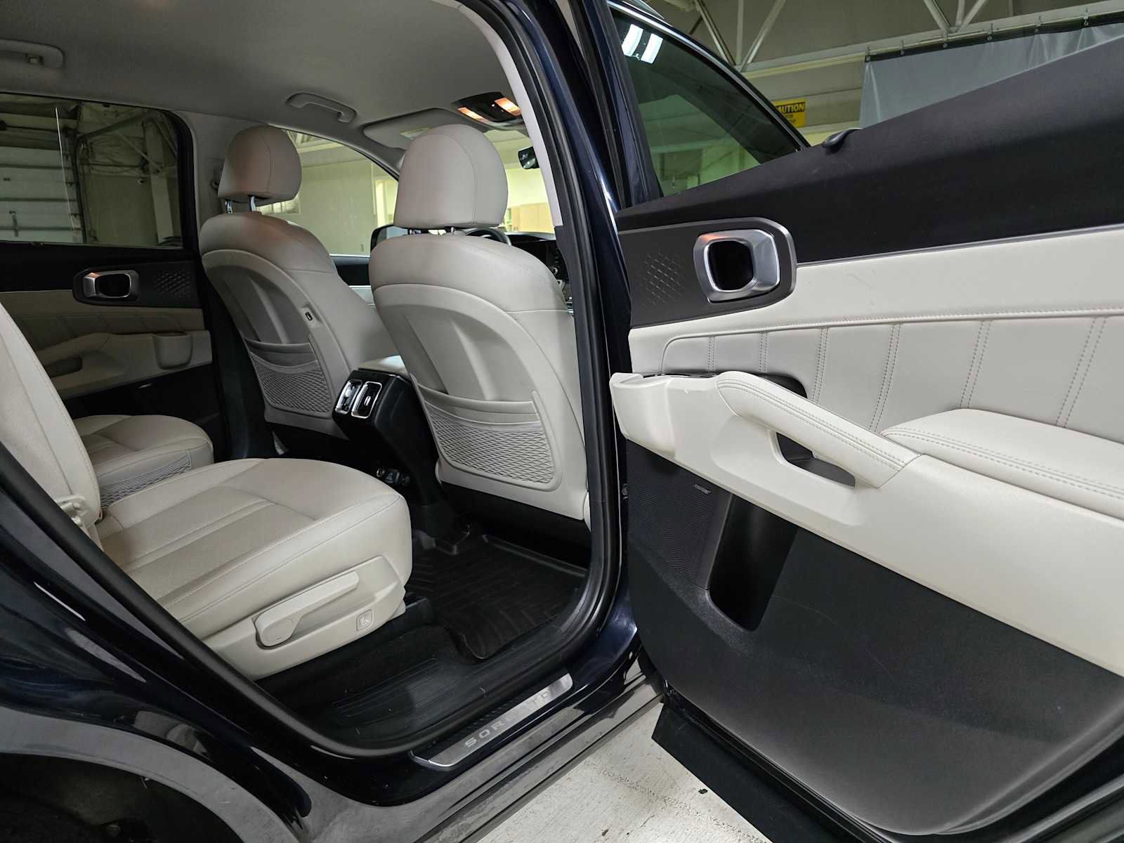 Used 2023 Kia Sorento SX Prestige image 15