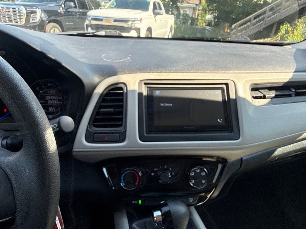 Used 2016 Honda HR-V LX image 27