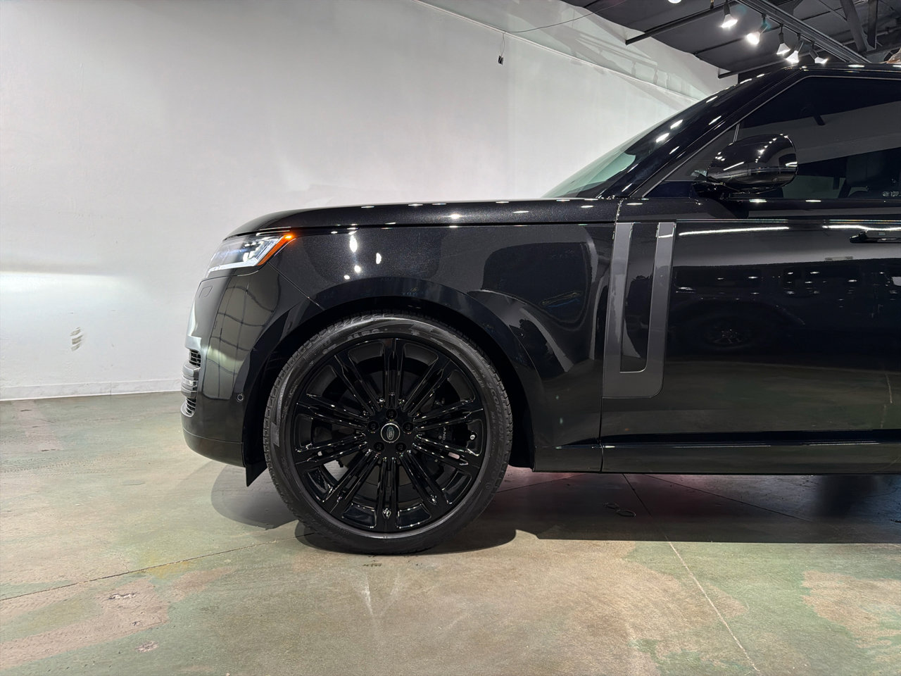 Used 2024 Land Rover Range Rover SE image 5