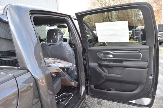 New 2026 RAM 1500 4x4 Crew Cab image 31