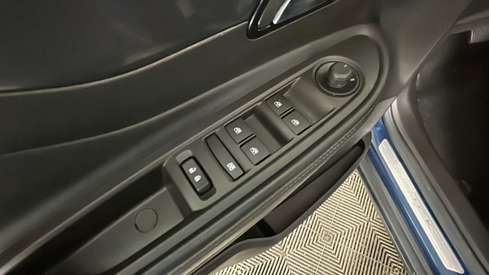 Used 2019 Buick Encore Sport Touring w/ Safety Package AWD/4WD image 13