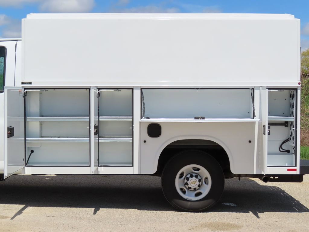 Used 2025 Chevrolet Express 3500 w/ Power Convenience Package RWD image 4