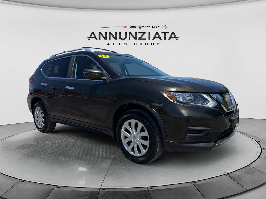 Used 2017 Nissan Rogue S w/ Appearance Package AWD/4WD image 7