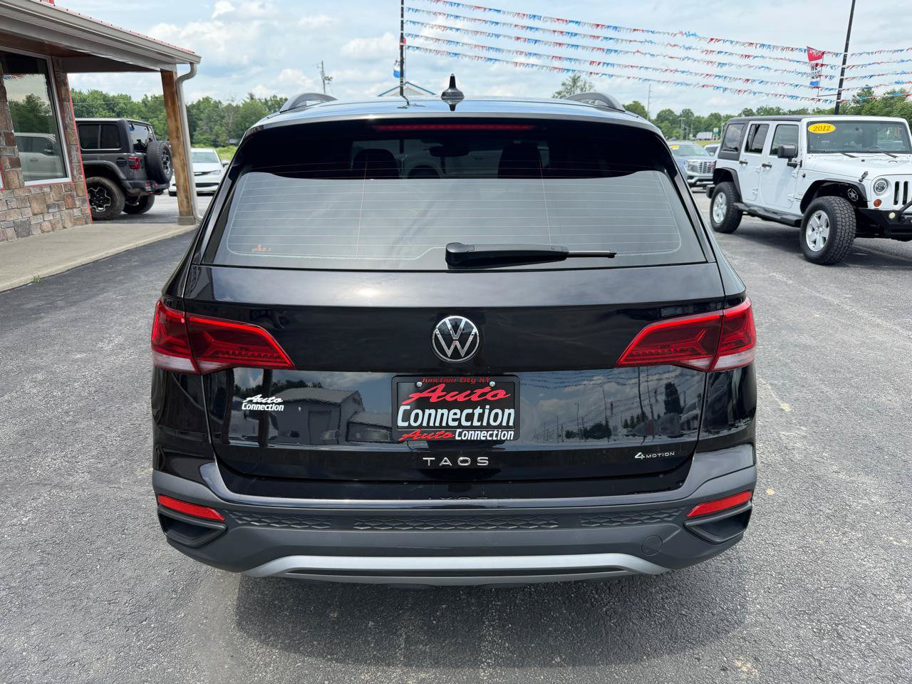 Used 2024 Volkswagen Taos S AWD/4WD image 5