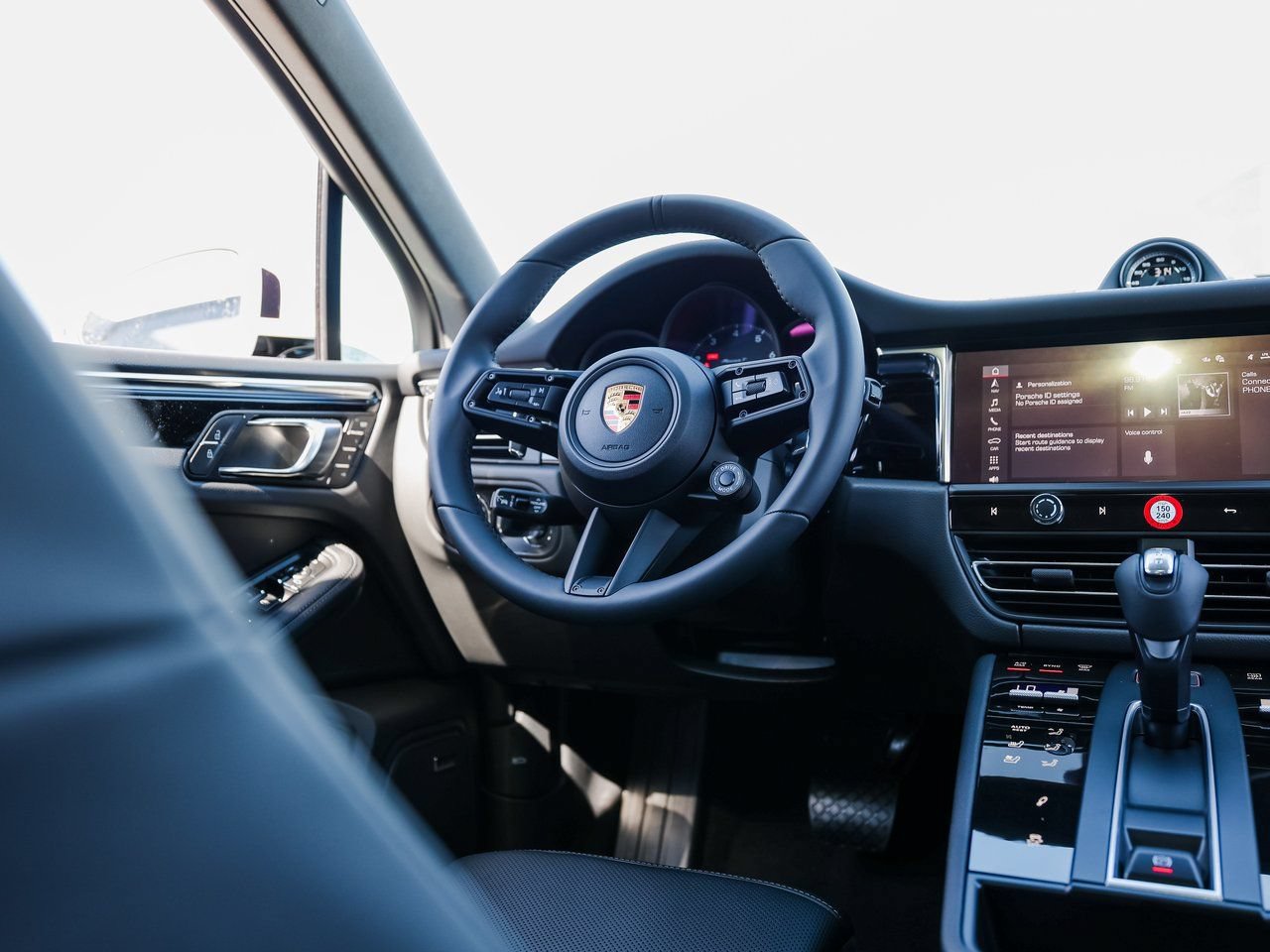 Certified 2026 Porsche Macan Turbo AWD/4WD image 25