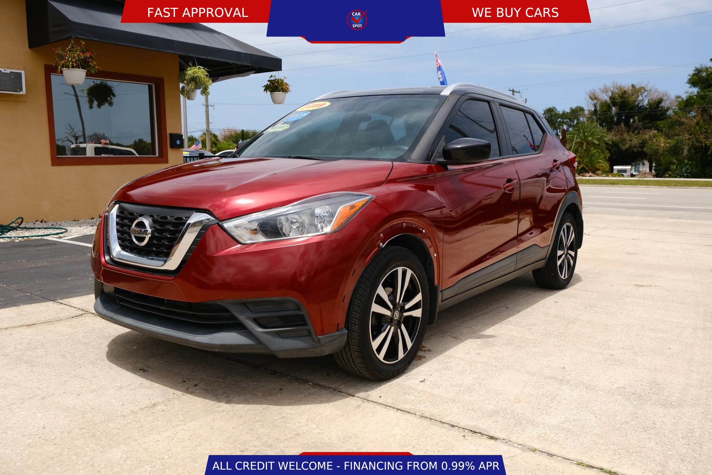 Used 2019 Nissan Kicks SV FWD image 1