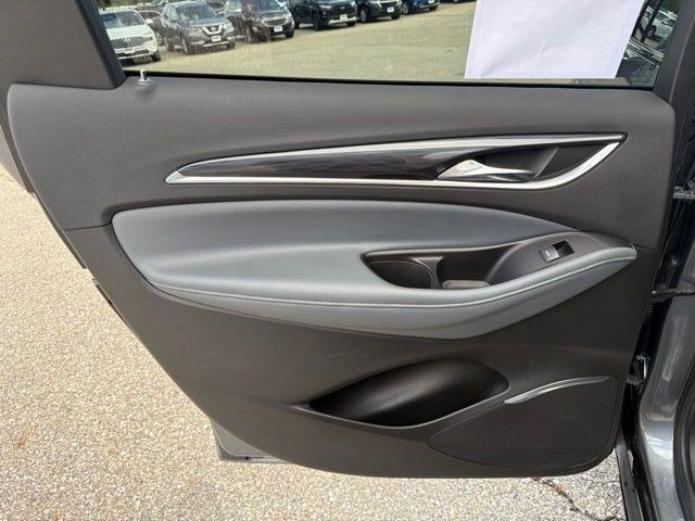 Used 2018 Buick Enclave Essence AWD/4WD image 14