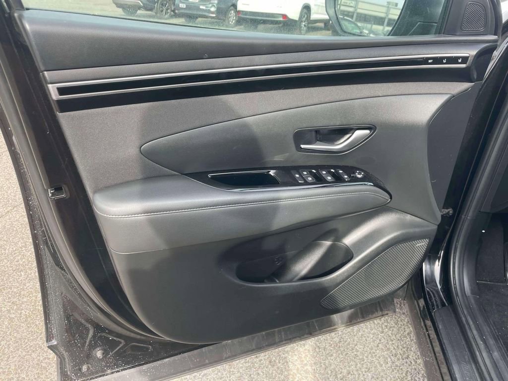 Used 2023 Hyundai Tucson Limited image 15