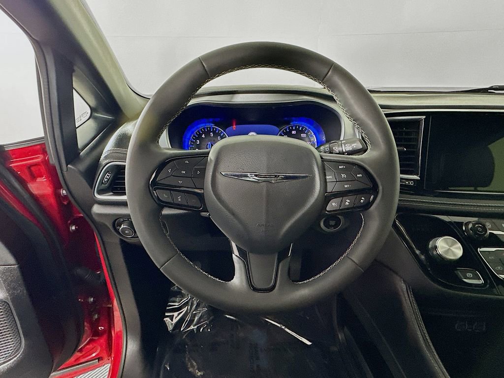 Certified 2025 Chrysler Pacifica Limited FWD image 18