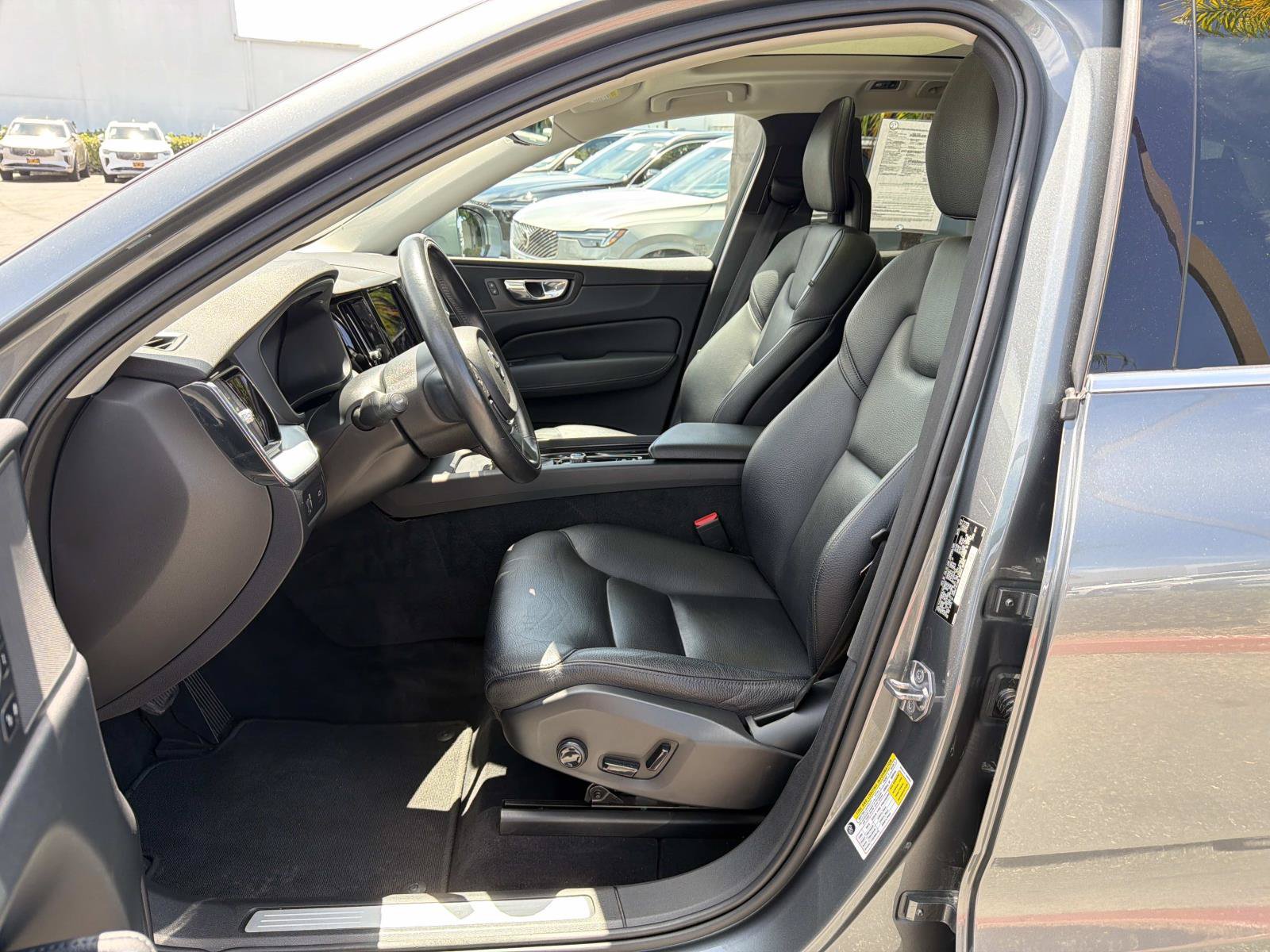 Used 2018 Volvo XC60 T5 Momentum w/ Convenience Package AWD/4WD image 18