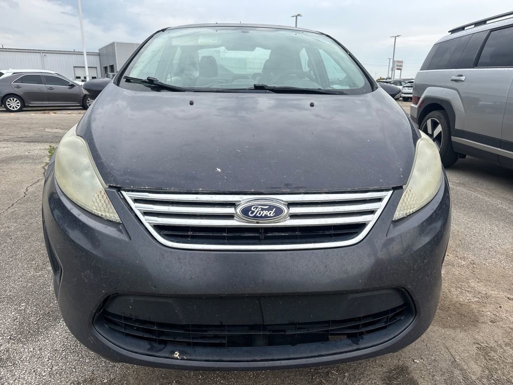 Used 2013 Ford Fiesta SE FWD image 2
