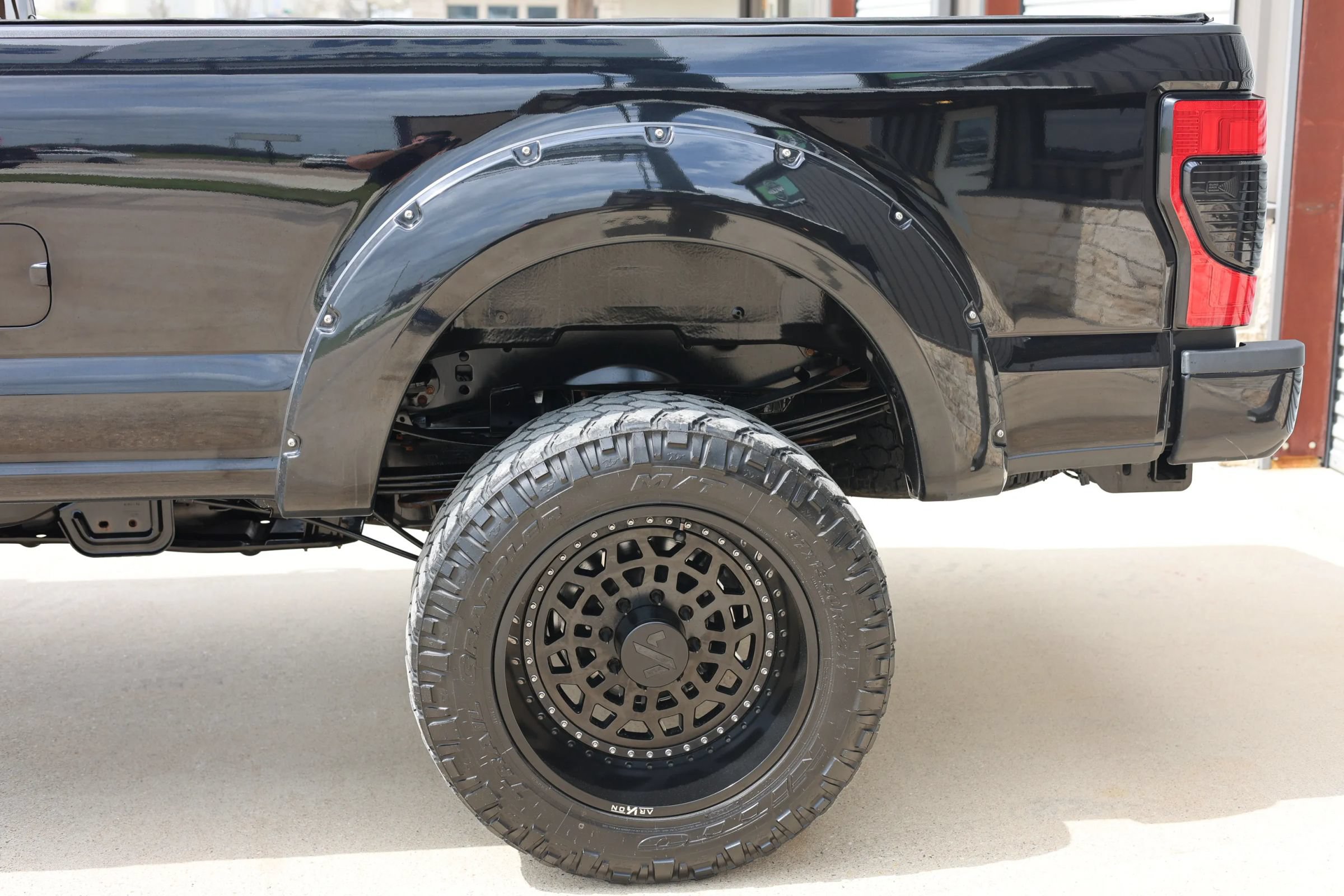 Used 2021 Ford F350 Platinum w/ FX4 Off-Road Package AWD/4WD image 15