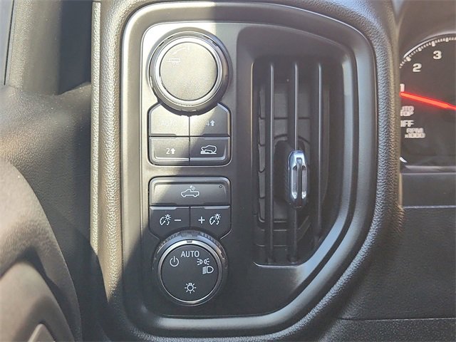 Used 2022 Chevrolet Silverado 1500 Custom image 17