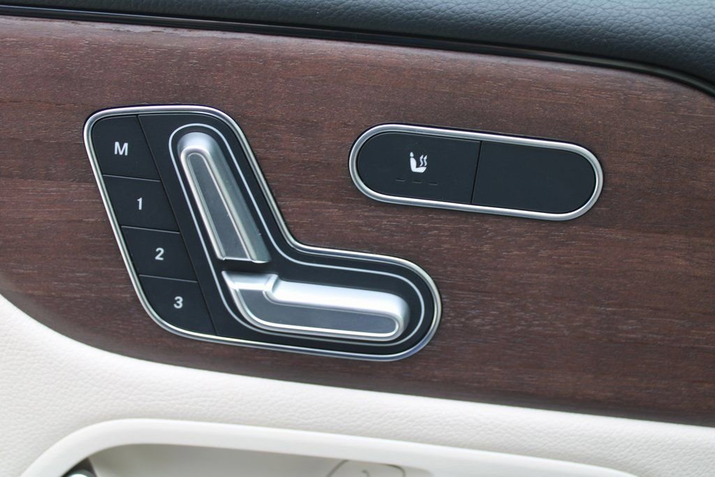 Used 2023 Mercedes-Benz GLB 250 image 21