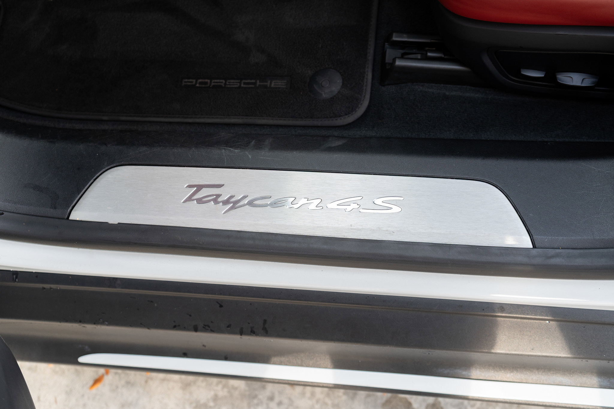 Used 2020 Porsche Taycan 4S image 19