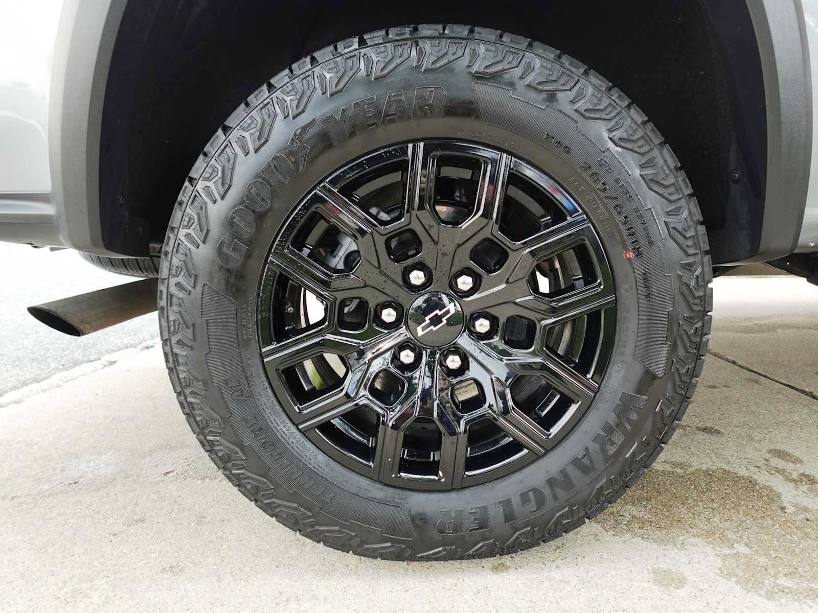 Used 2024 Chevrolet Colorado Trail Boss w/ Advanced Trailering Package AWD/4WD image 9