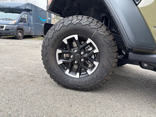 Used 2025 Jeep Wrangler Unlimited Rubicon w/ Technology Group image 28