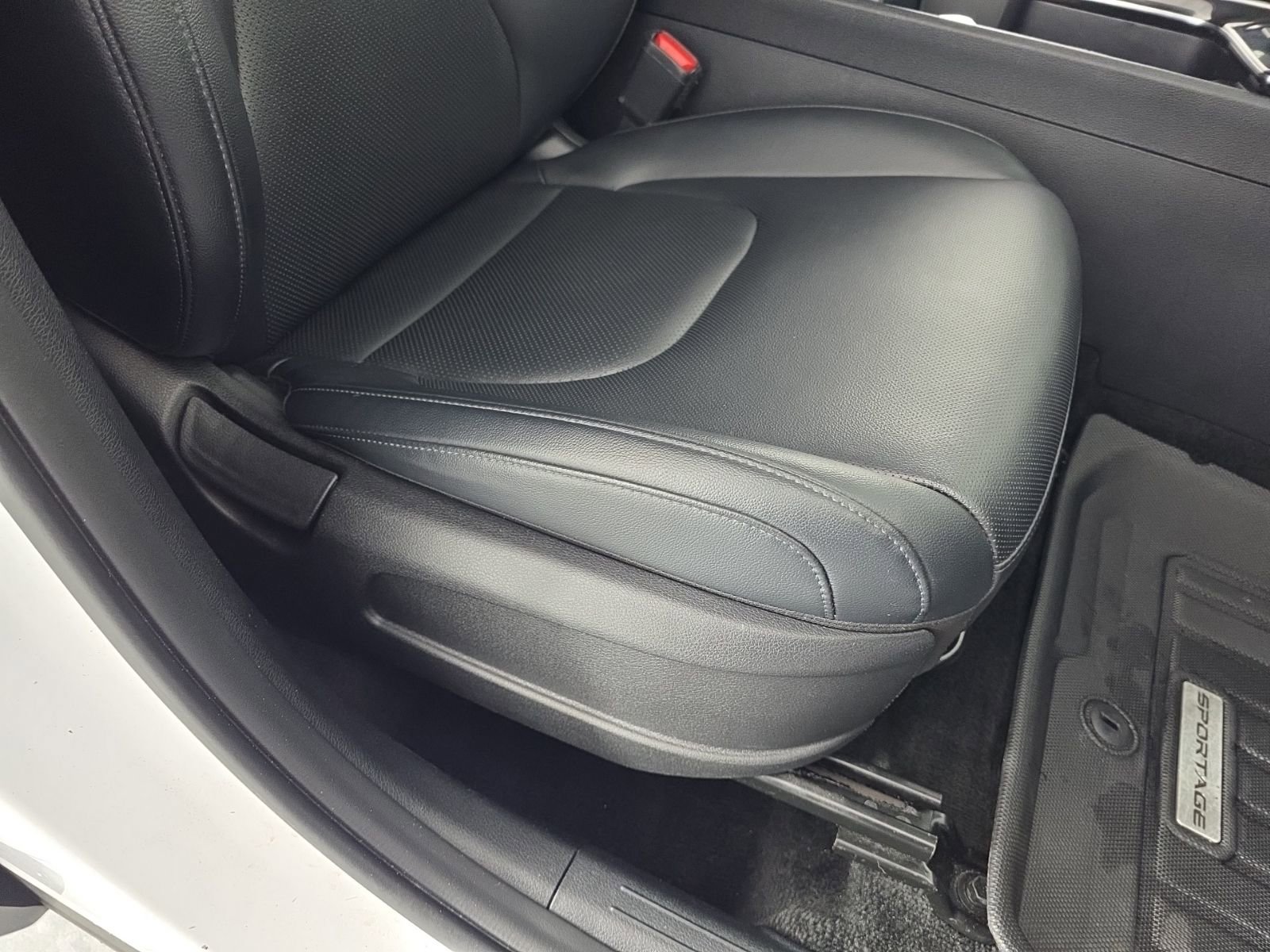 Used 2023 Kia Sportage EX image 29