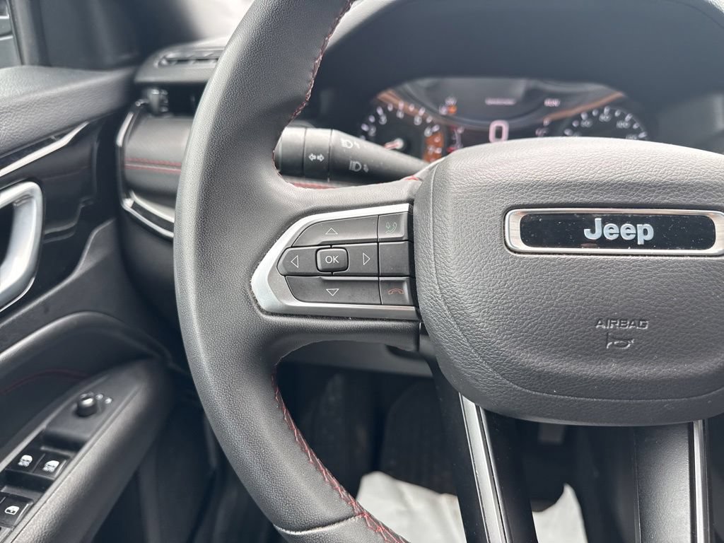 Used 2025 Jeep Compass Trailhawk AWD/4WD image 28
