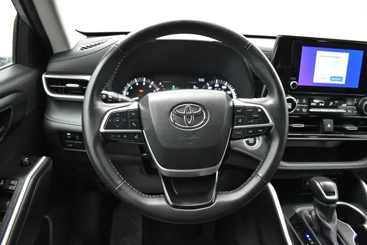 Used 2025 Toyota Highlander LE FWD image 20