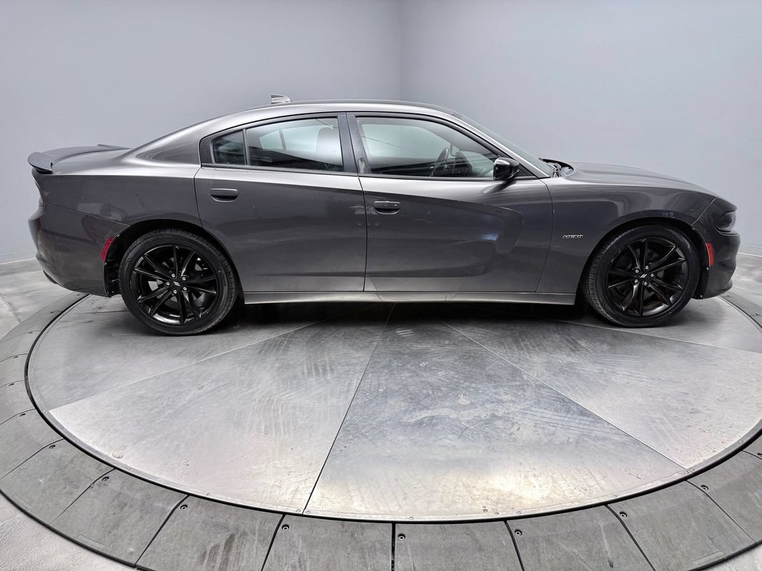 Used 2017 Dodge Charger R/T w/ Blacktop Package RWD image 4