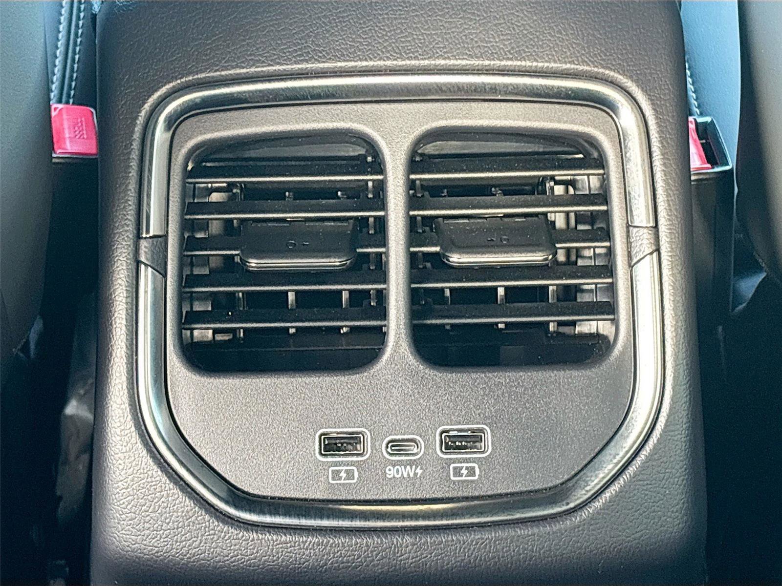 New 2025 VinFast VF 8 Plus image 26