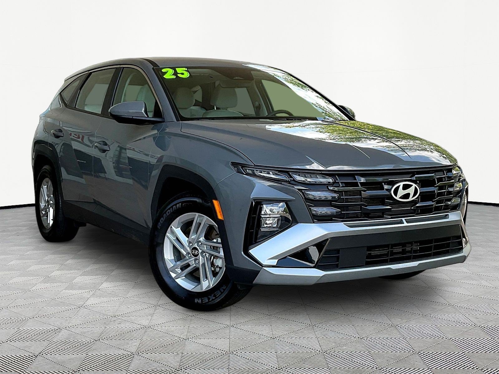 Used 2025 Hyundai Tucson SE FWD image 3