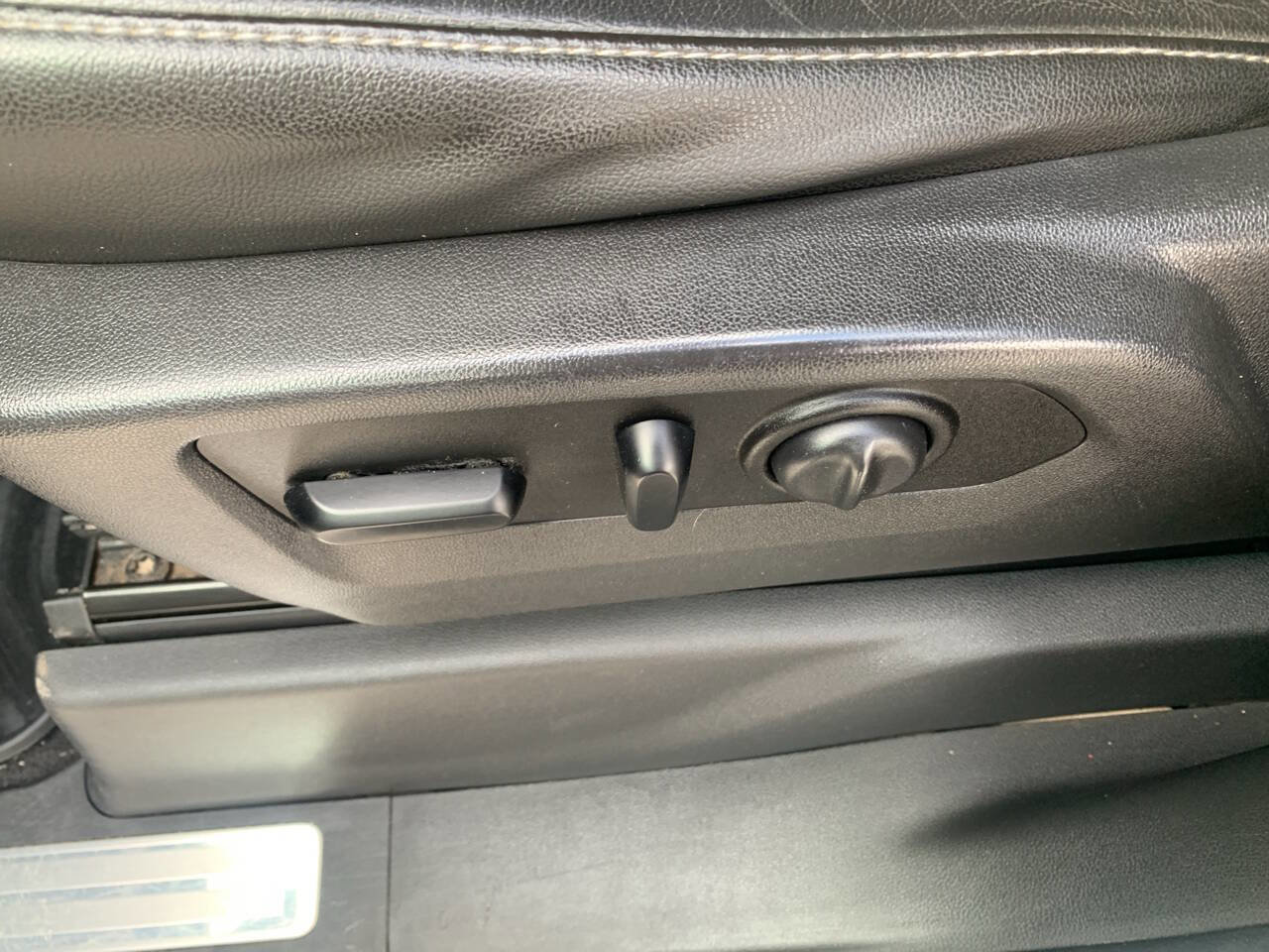 Used 2020 Chevrolet Silverado 1500 LTZ image 13