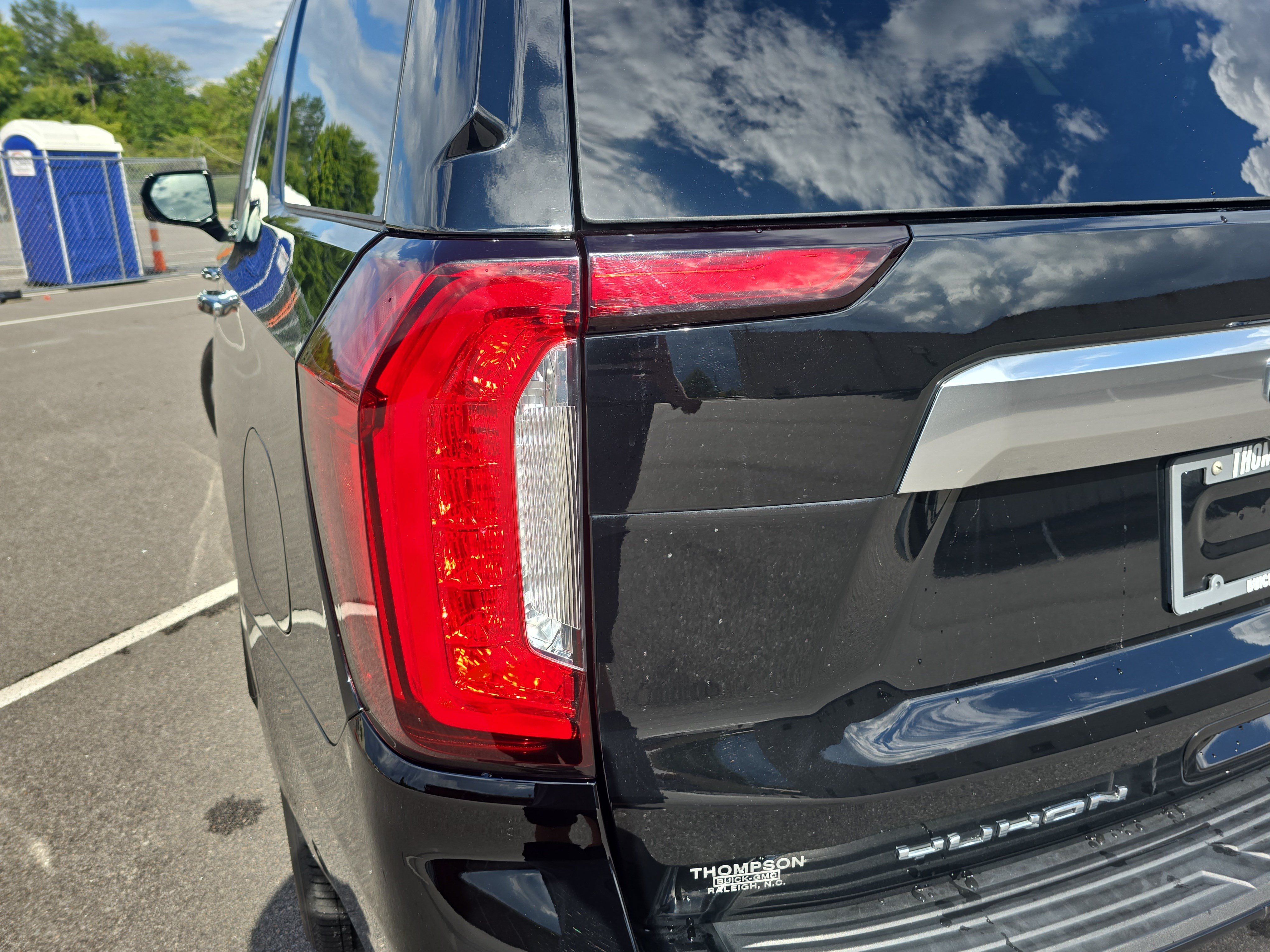 Used 2022 GMC Yukon Denali w/ Denali Premium Package AWD/4WD image 36