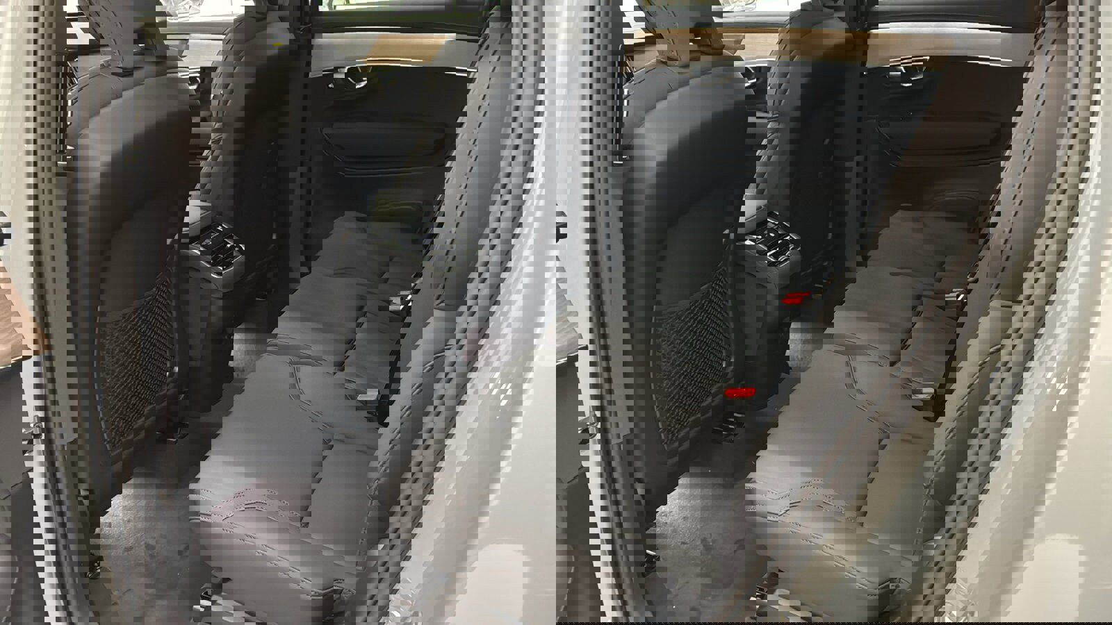 New 2026 Volvo XC90 B6 Plus w/ Protection Package Premier image 27