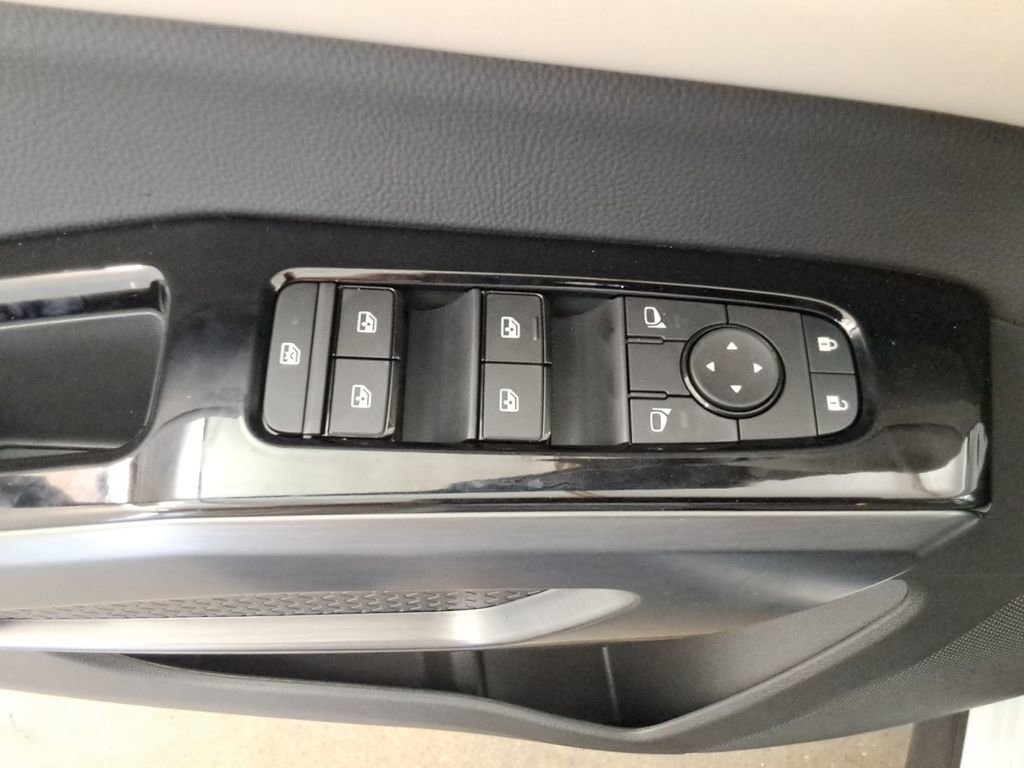 New 2025 Nissan Pathfinder SL image 18