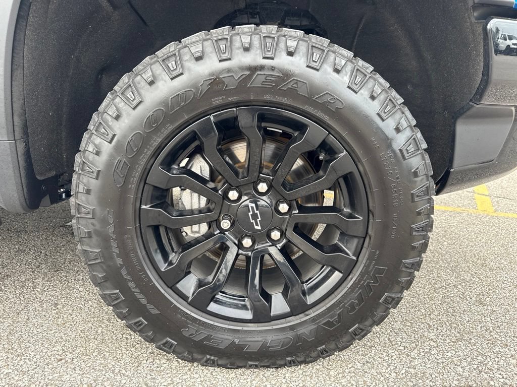 Used 2022 Chevrolet Silverado 1500 ZR2 w/ Technology Package AWD/4WD image 38
