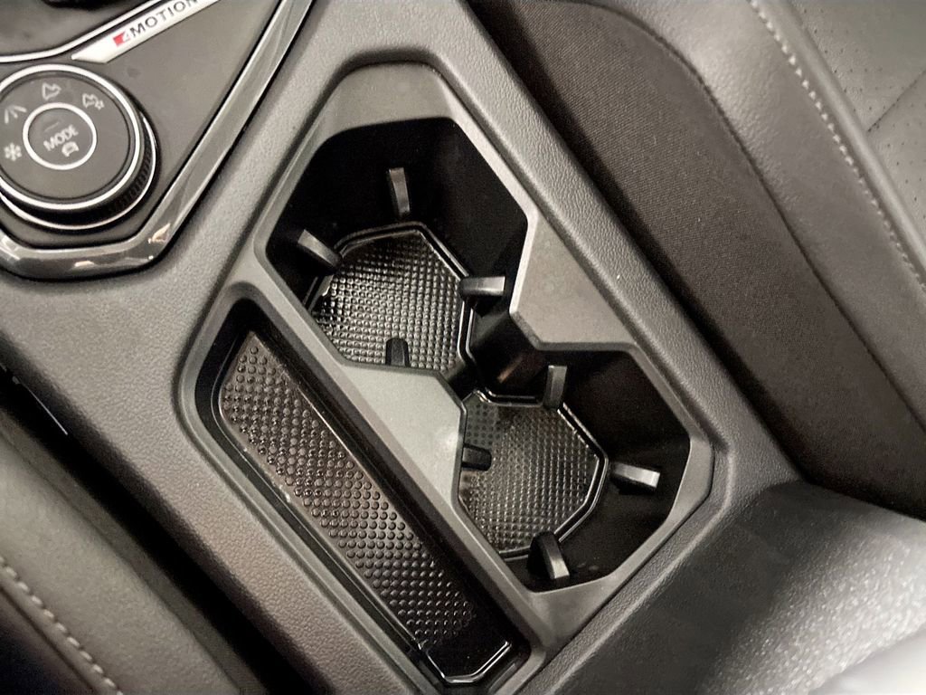 Used 2018 Volkswagen Tiguan SE w/ Panoramic Sunroof Package image 15