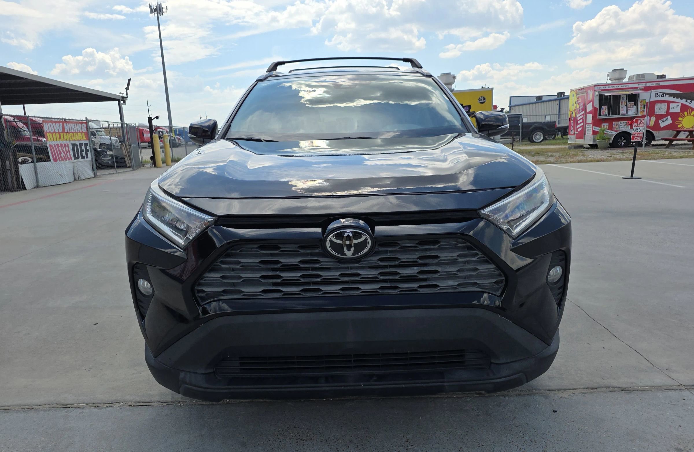 Used 2021 Toyota RAV4 XLE Premium image 5