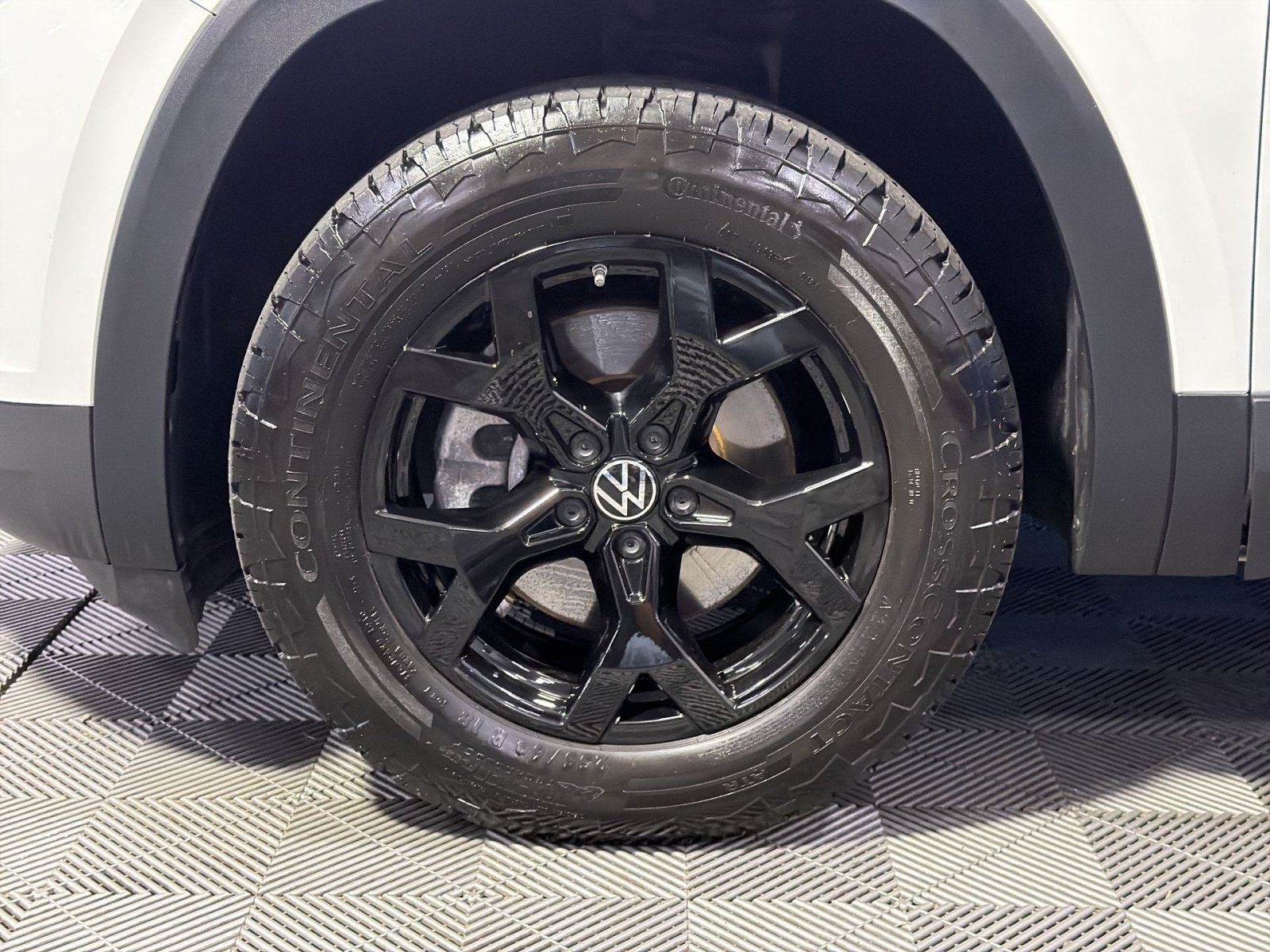 Used 2024 Volkswagen Atlas Peak Edition SEL AWD/4WD image 16