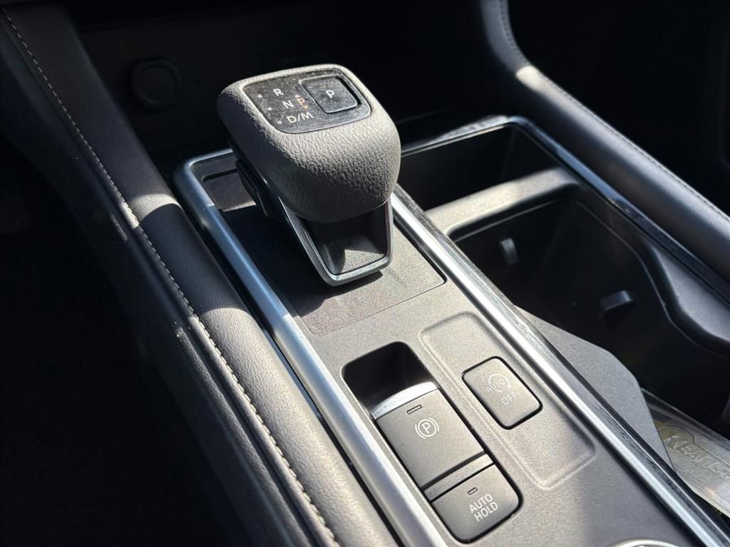 Used 2024 Nissan Pathfinder SV image 23