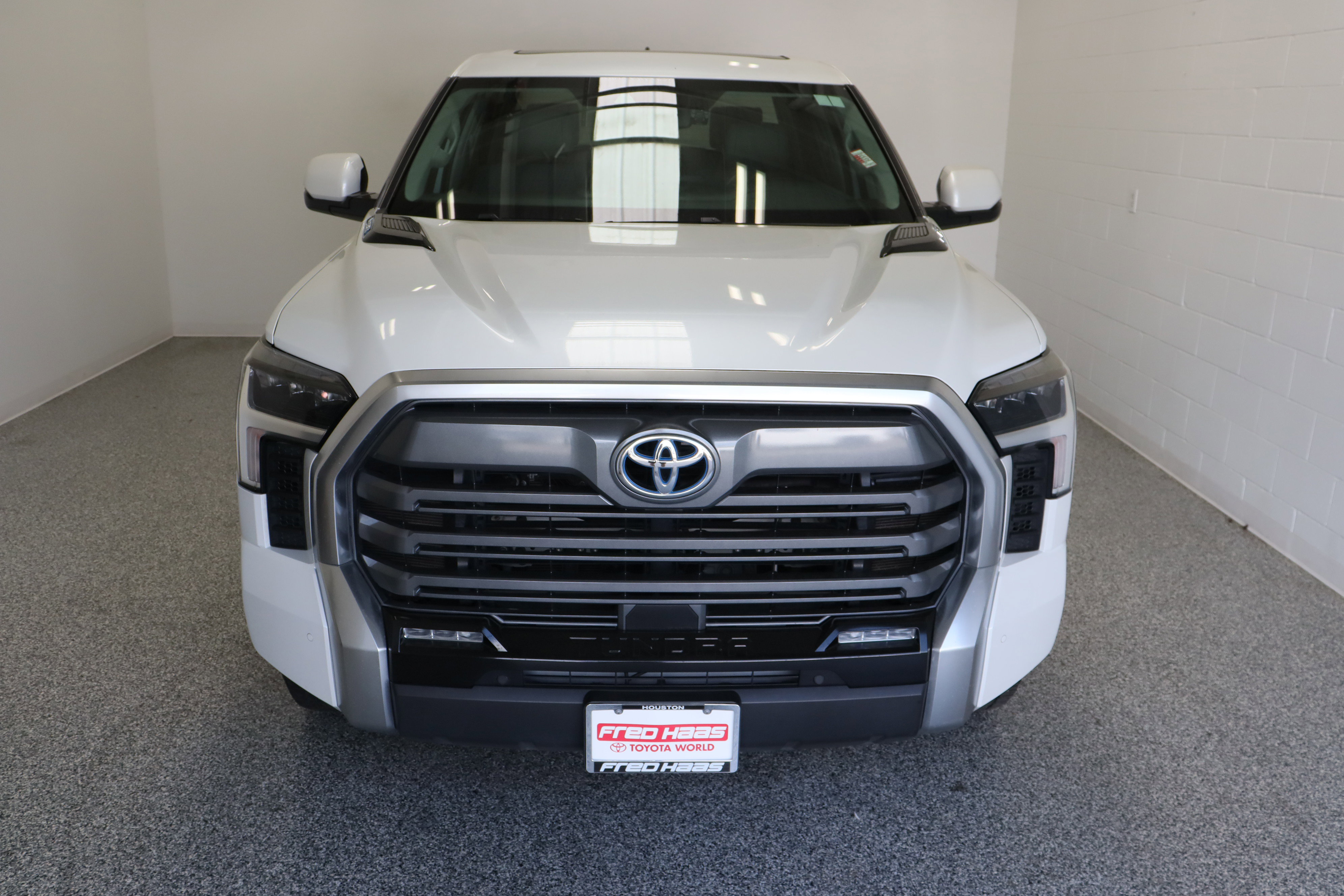 Used 2023 Toyota Tundra Limited w/ Power Package RWD image 3